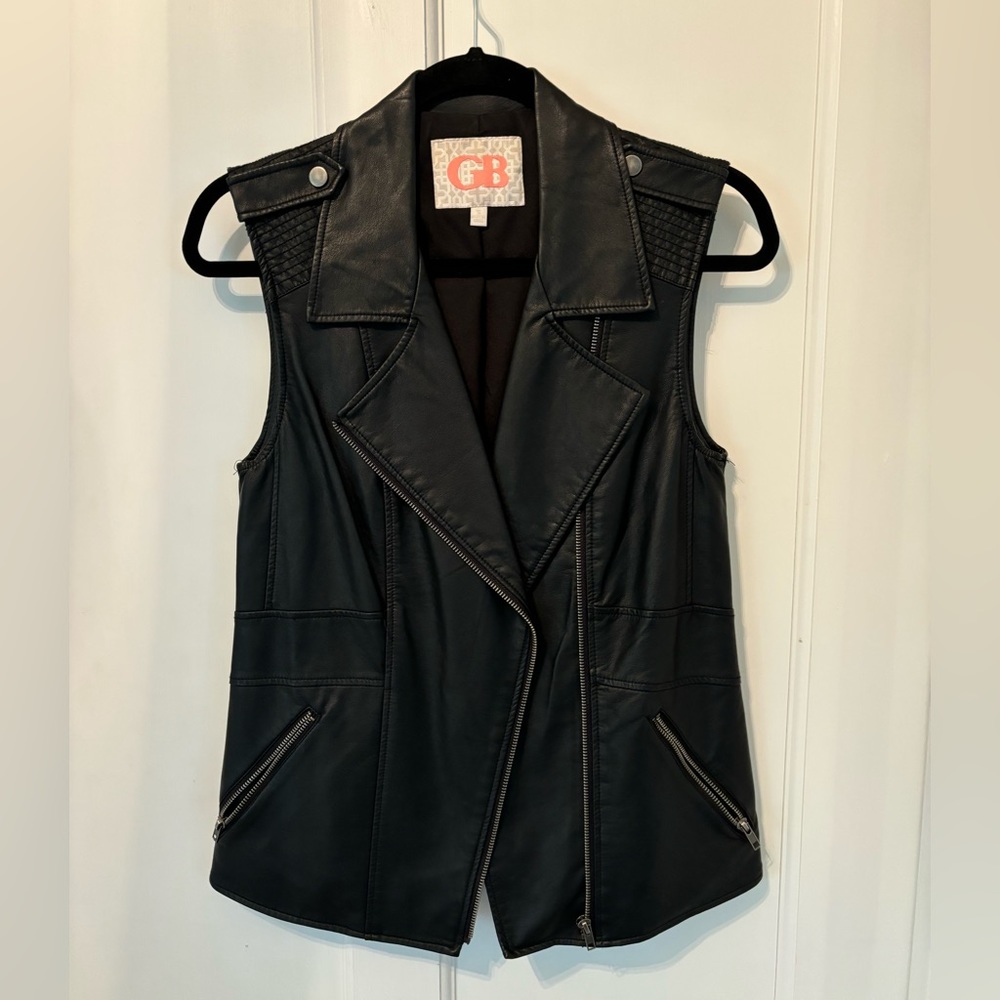 Black faux leather vest. Size small. Great condition.